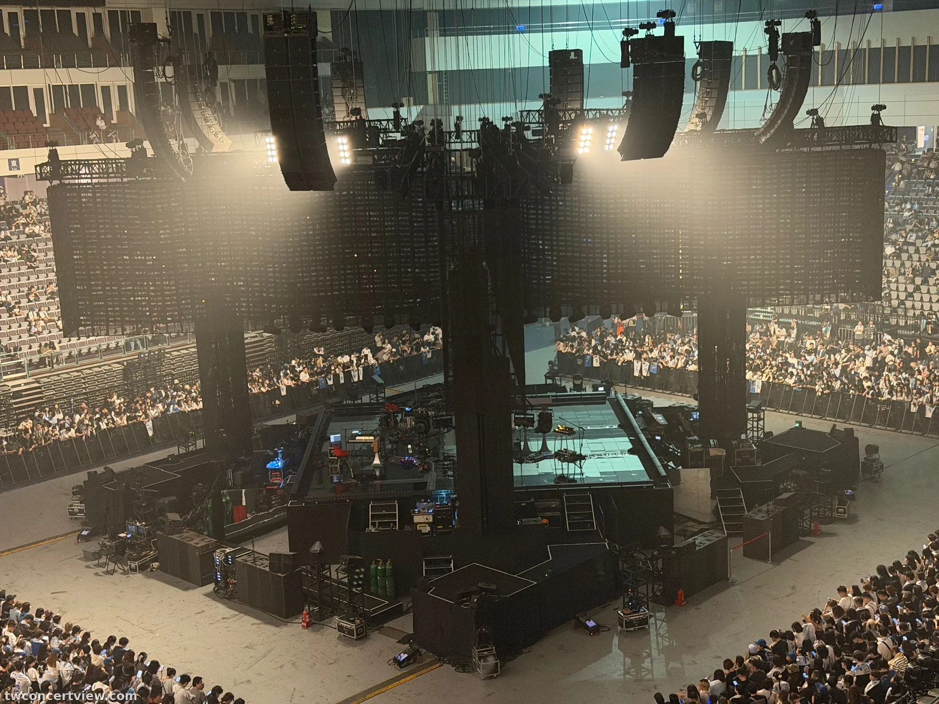 台北小巨蛋中央舞台 黃-3A 區 05排排05號號 視野照片 - King Gnu CEN+RAL Tour 2026 in Taipei