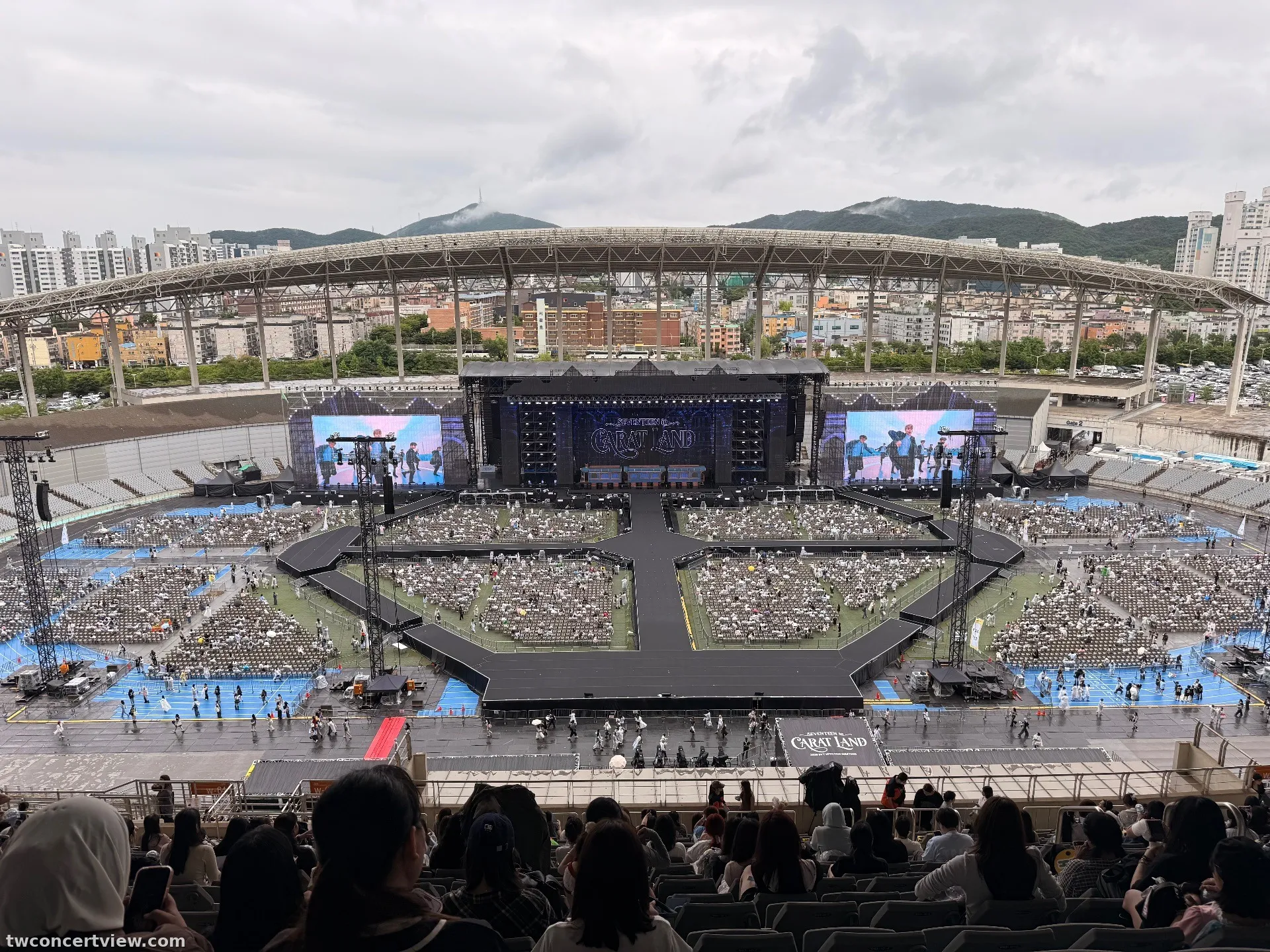 Incheon Asiad Main Stadium 63 Zona Baris 21, Kursi 8 foto pemandangan kursi - 2026 SVT 10TH FAN MEETING ‹SEVENTEEN in CARAT LAND>