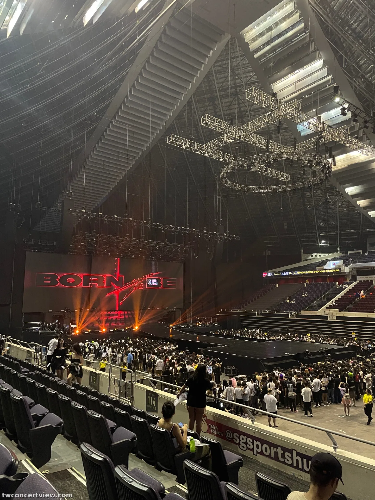 新加坡室內體育館 (Singapore Indoor Stadium) 215 區 18排9號 視野照片 - ITZY BORN TO BE WORLD TOUR