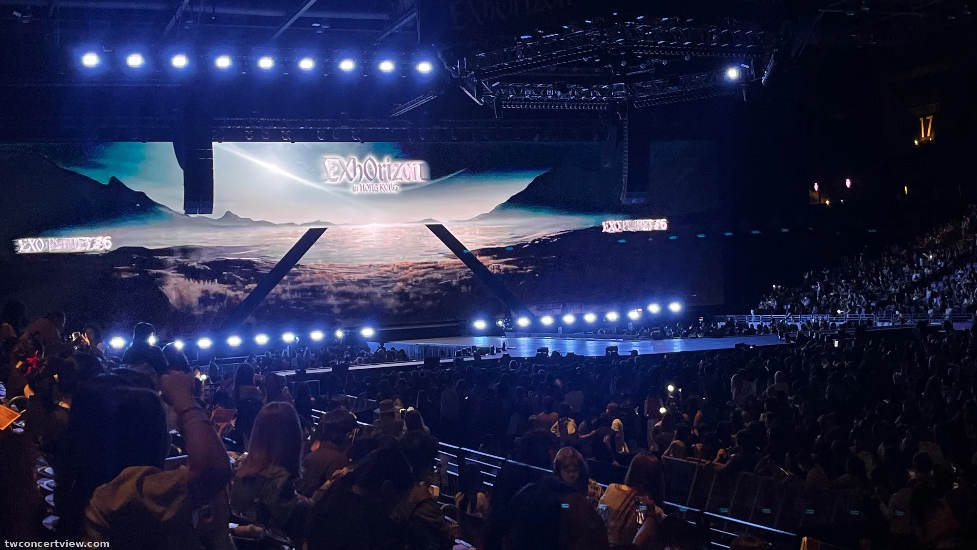 AsiaWorld-Expo 34 โซน แถว H ที่นั่ง 13 ภาพวิวที่นั่ง - EXO PLANET #6 – EXhOrizon