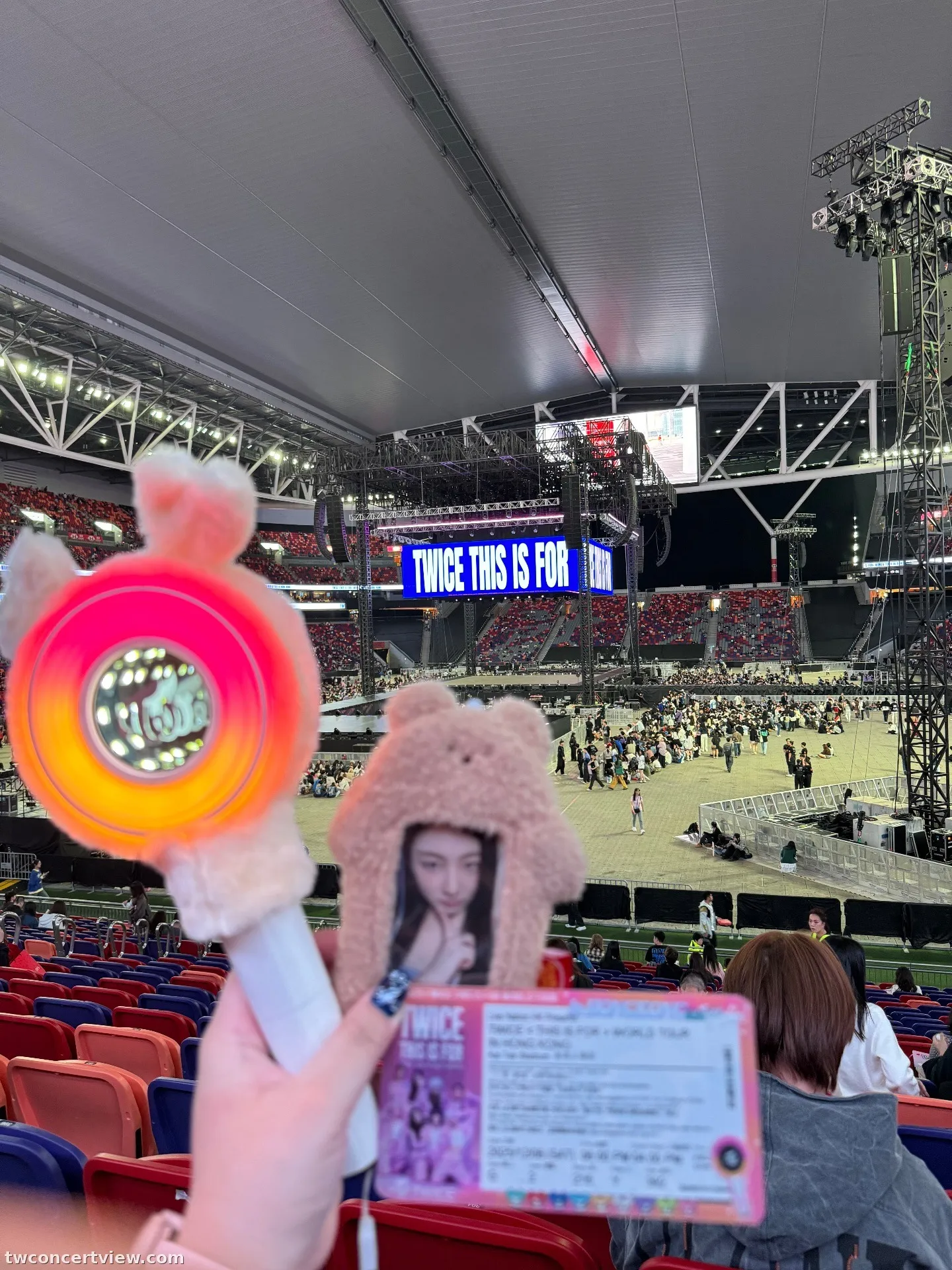 香港啟德主場館 (Kai Tak Main Stadium) 17 區 Y排392號 視野照片 - TWICE THIS IS FOR