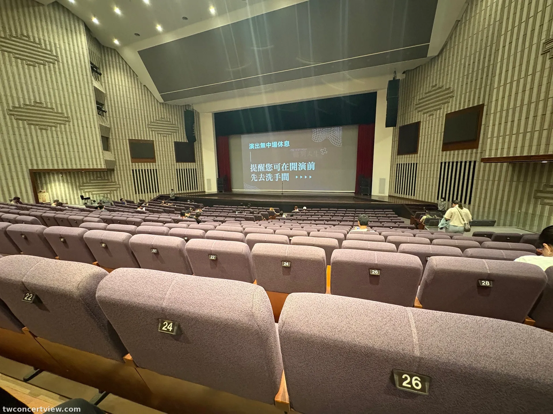 高雄市文化中心至德堂 B4 區 15排排26號號 視野照片 - 職男人生12-愛拼才會贏