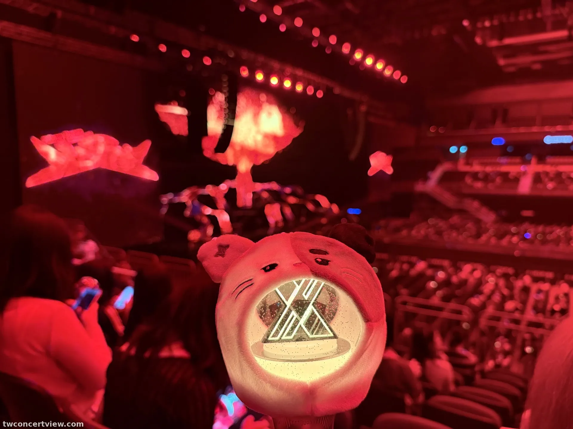 Inspire Arena 213 โซน แถว H ที่นั่ง 15 ภาพวิวที่นั่ง - Xdinary Heroes 2026 Summer Special 〈The Xcape〉