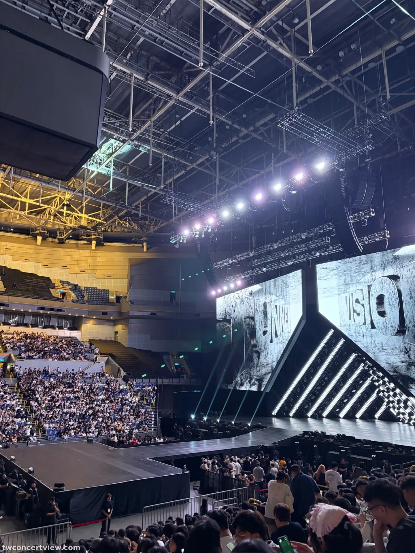 Kaohsiung Arena (高雄巨蛋) 219 18列6番 座席からの眺め - ITZY