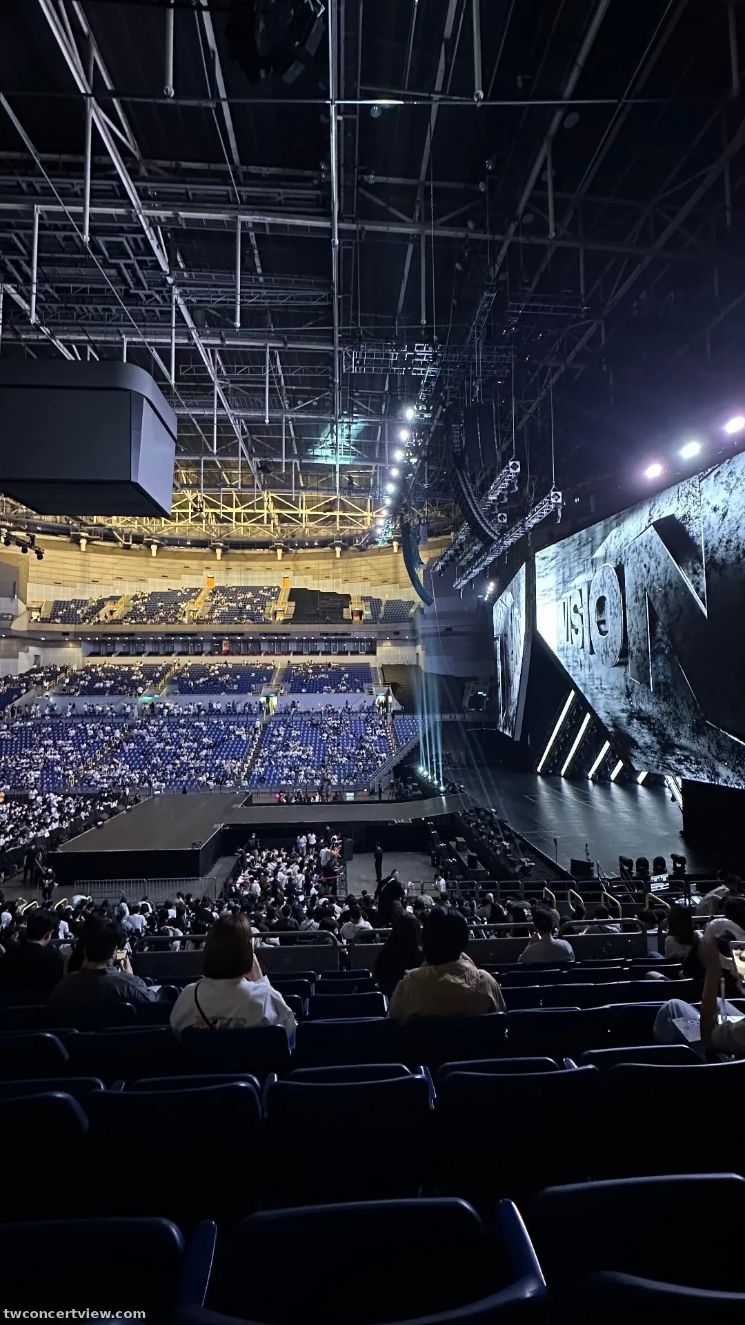 高雄巨蛋 220 區 25排14號 視野照片 - ITZY 3RD WORLD TOUR ＜TUNNEL VISION＞