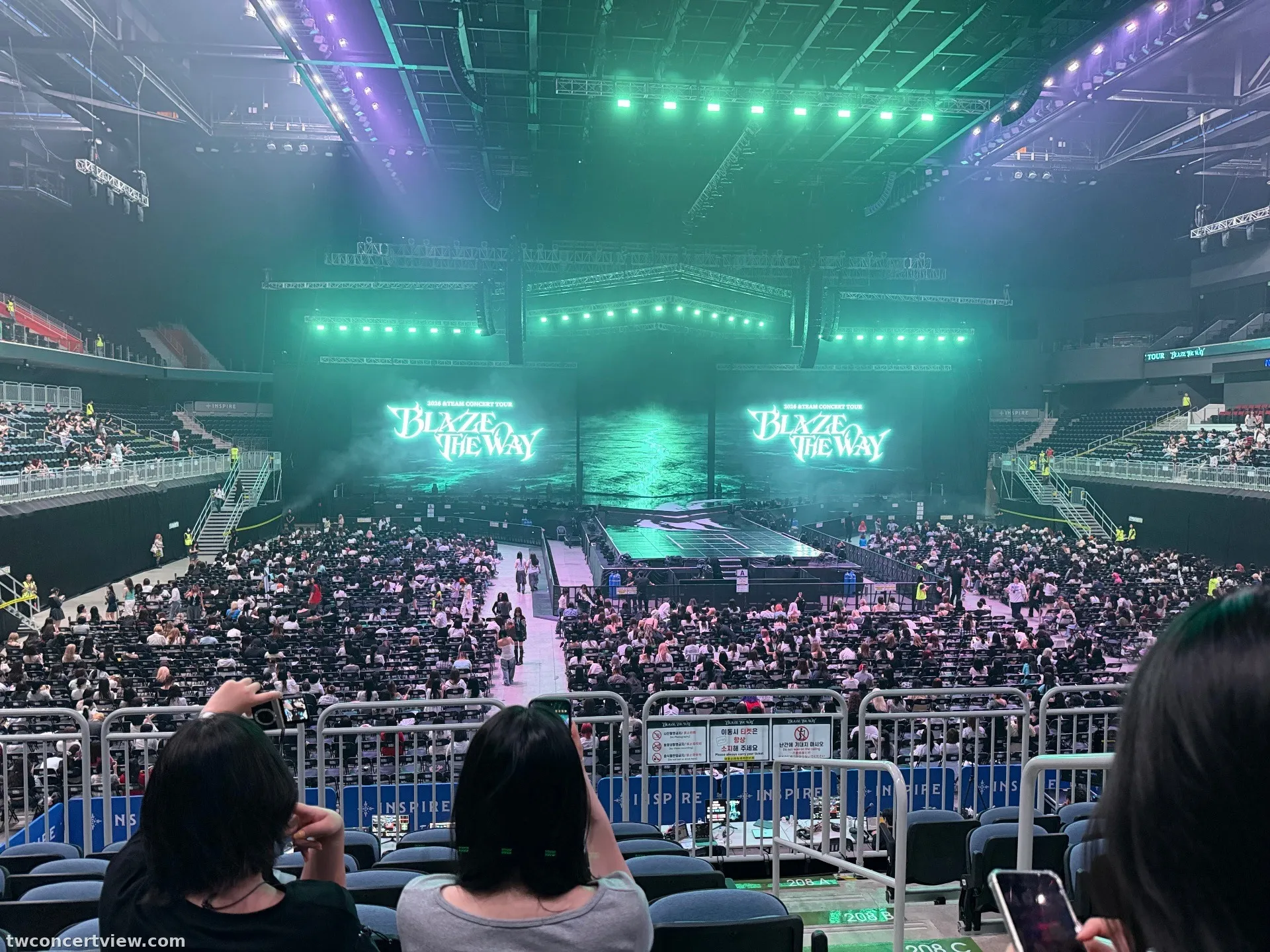 Inspire Arena 209 โซน แถว G ที่นั่ง 2 ภาพวิวที่นั่ง - &TEAM BLAZE THE WAY