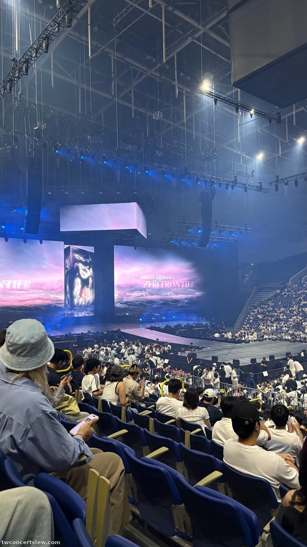 Kaohsiung Arena 209 Zona Baris 17排, Kursi 17號 foto pemandangan kursi - NMIXX