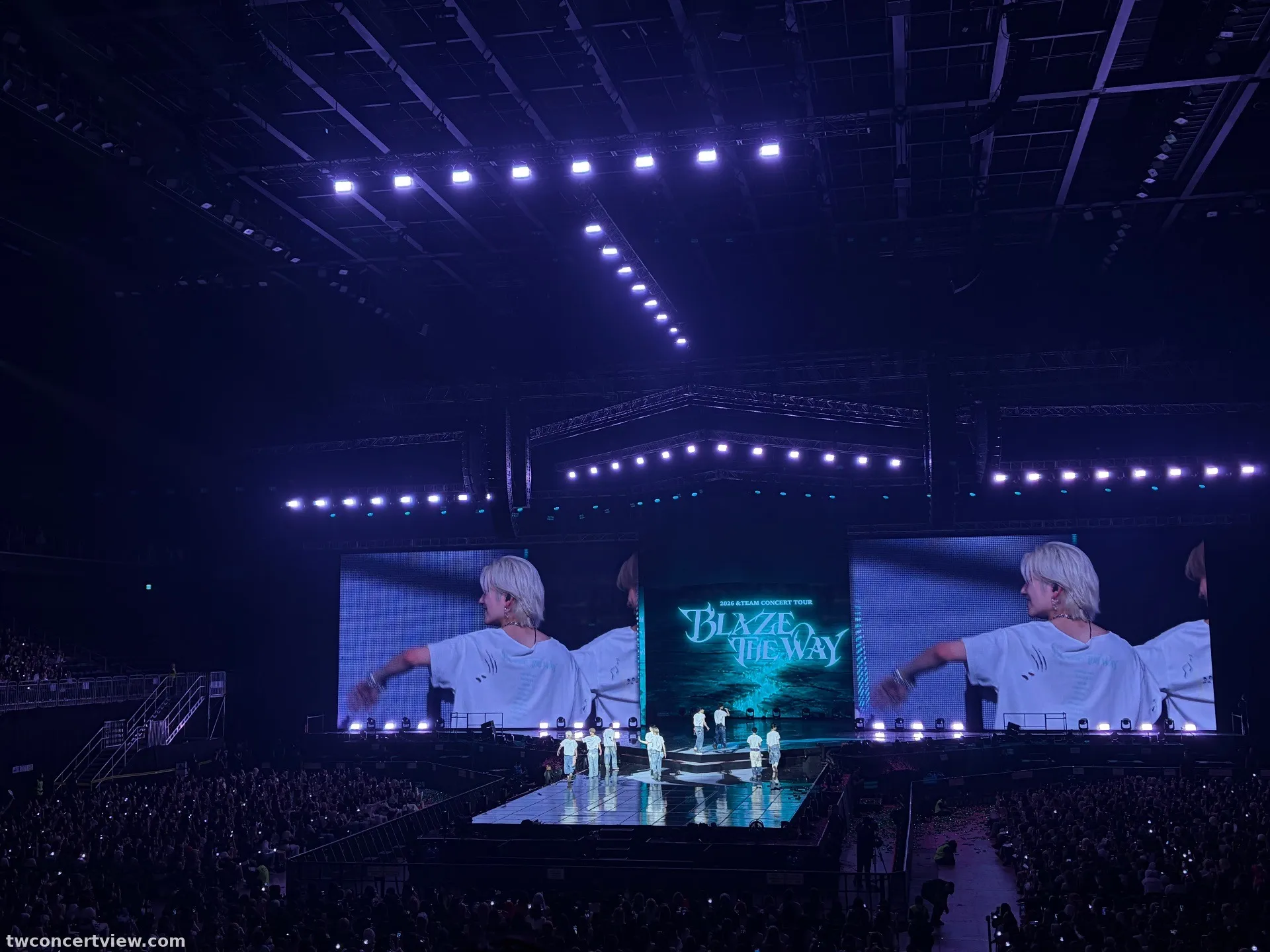 Inspire Arena 207 โซน แถว F ที่นั่ง 23 ภาพวิวที่นั่ง - &TEAM BLAZE THE WAY