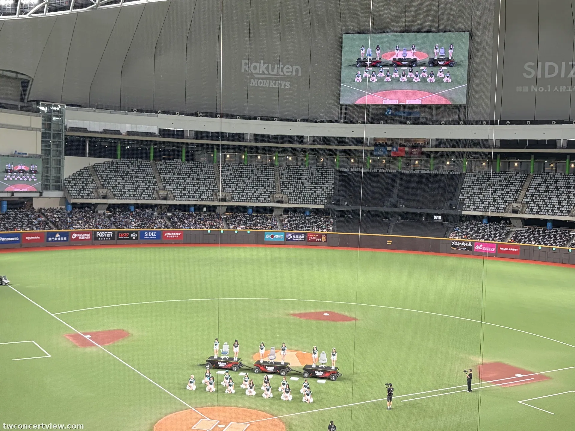 台北大巨蛋 球賽版本 212 區 10排7號 視野照片 - 樂天辣年糕趴
