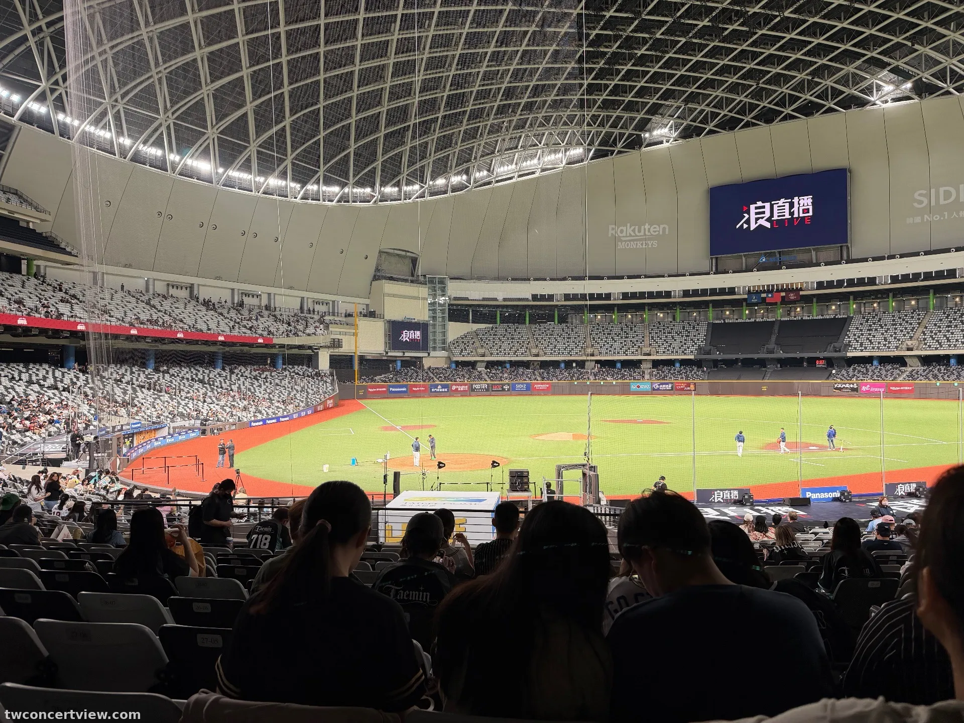 台北大巨蛋 球賽版本 111 區 30排3號 視野照片 - 富邦悍將對樂天桃猿