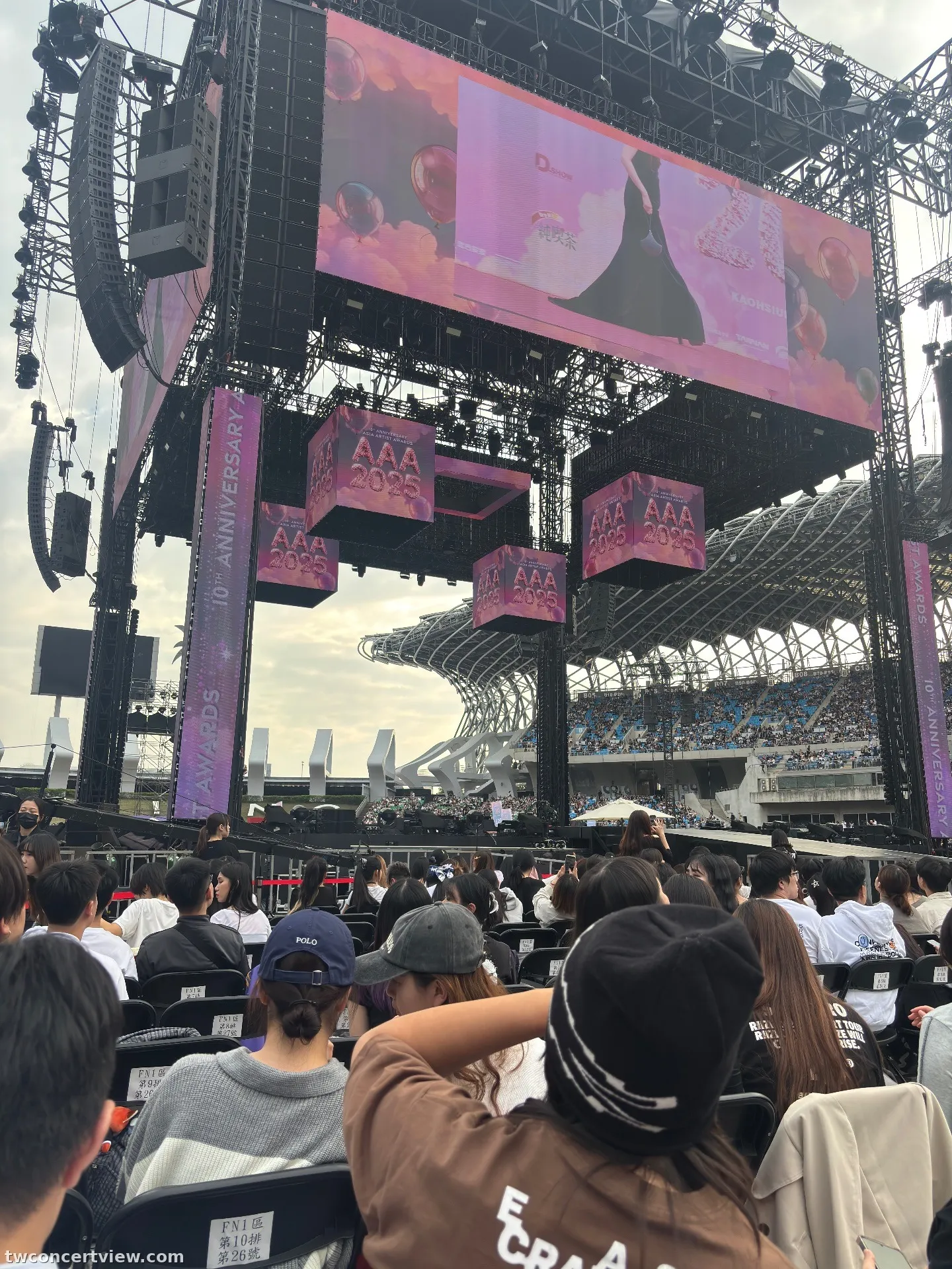 高雄世運主場館中央舞台(AAA版本) FN1 區 12排25號 視野照片 - 2025 Asia Artist Awards in Kaohsiung