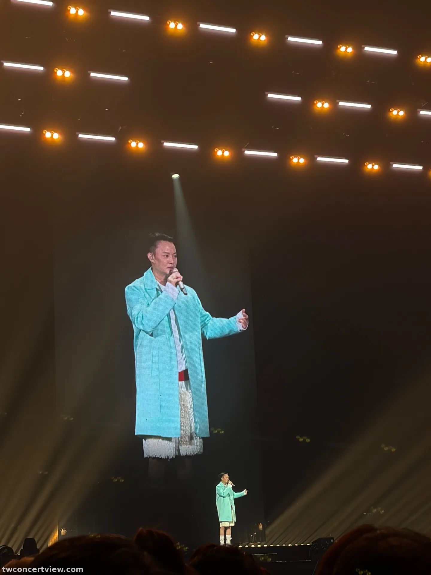 台北小巨蛋 B 區 中排左號 視野照片 - 許富凱一五一拾演唱會 特一22排42號
