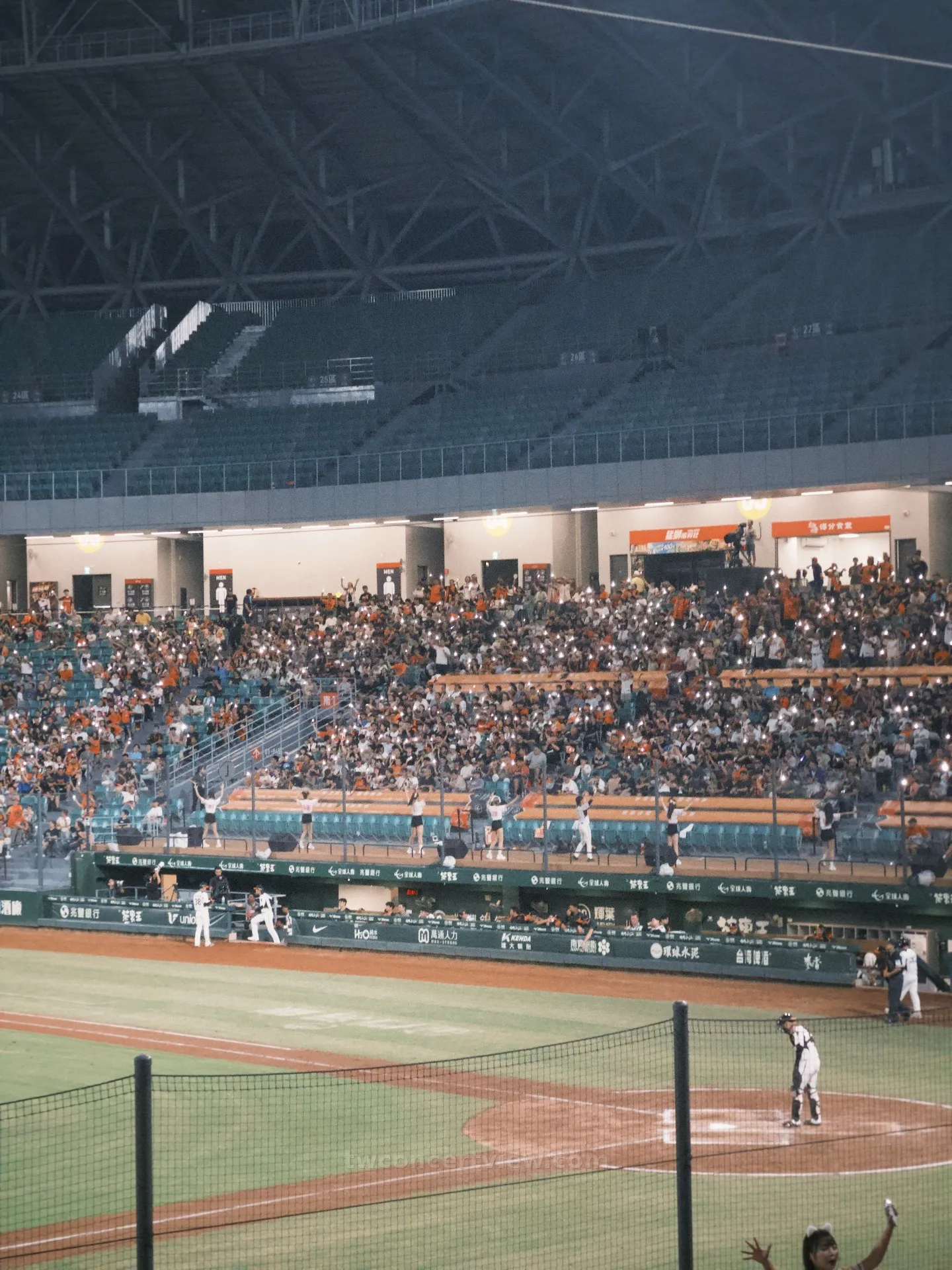Asia Pacific Baseball Stadium (Tainan) 16 Zona Baris 12, Kursi 1 foto pemandangan kursi - 例行賽統一獅主場