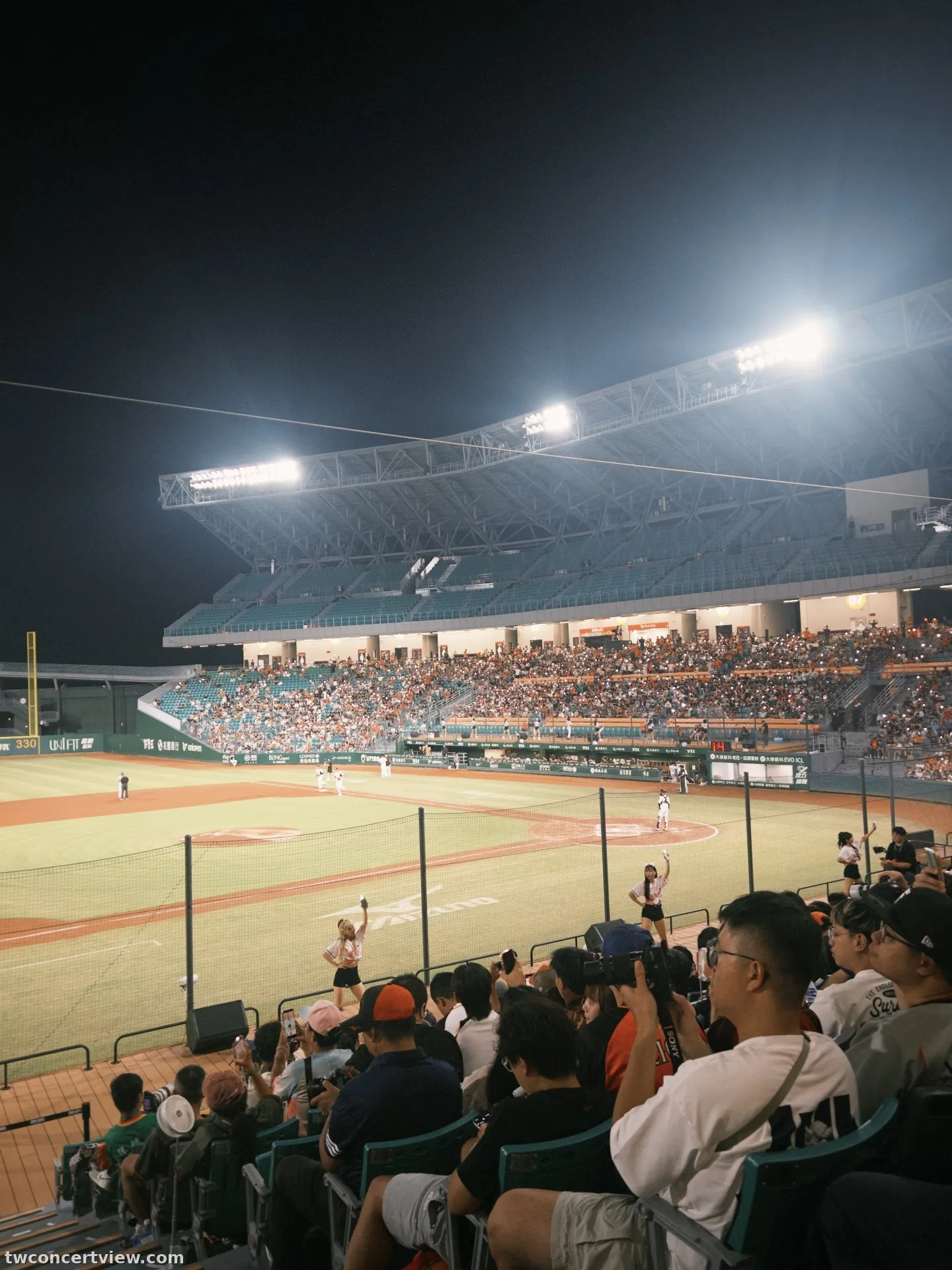 亞太成棒主球場 17 區 12排1號 視野照片 - 例行賽