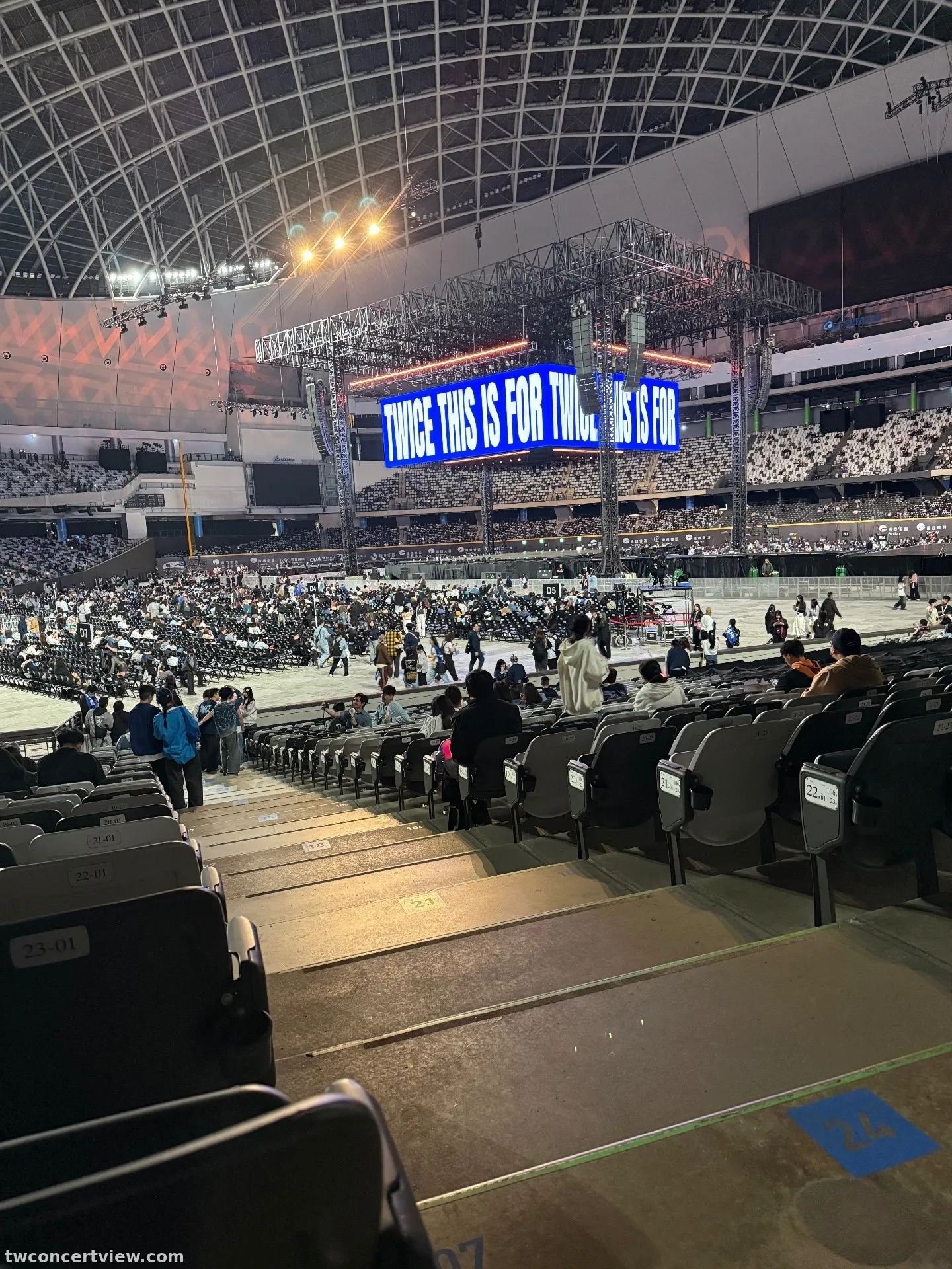 台北大巨蛋 107 區 25排1號 視野照片 - TWICE THIS IS FOR>