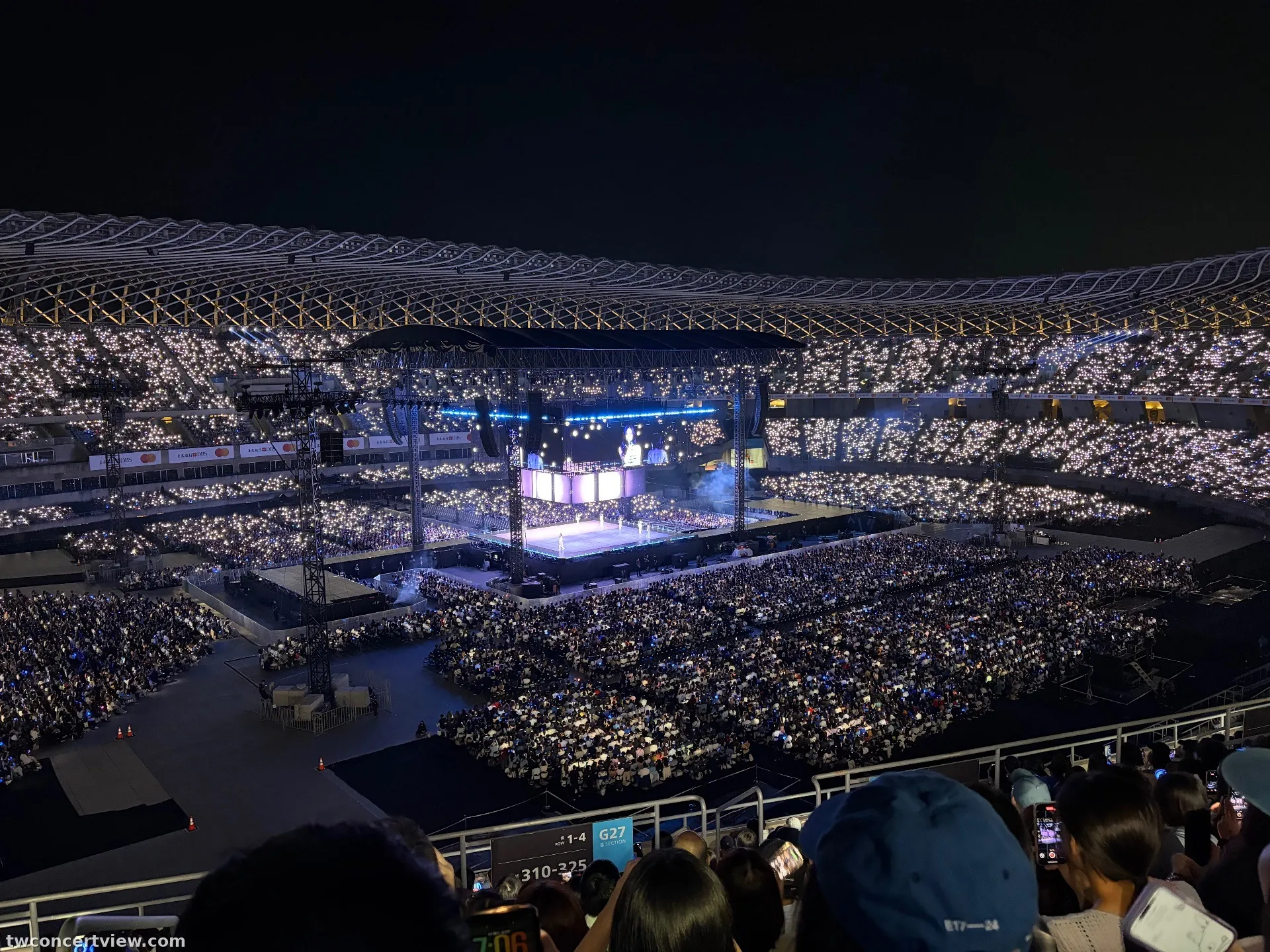 高雄世運主場館中央舞台 G27 區 43排316號 視野照片 - TWICE THIS IS FOR WORLD TOUR IN KAOHSIUNG