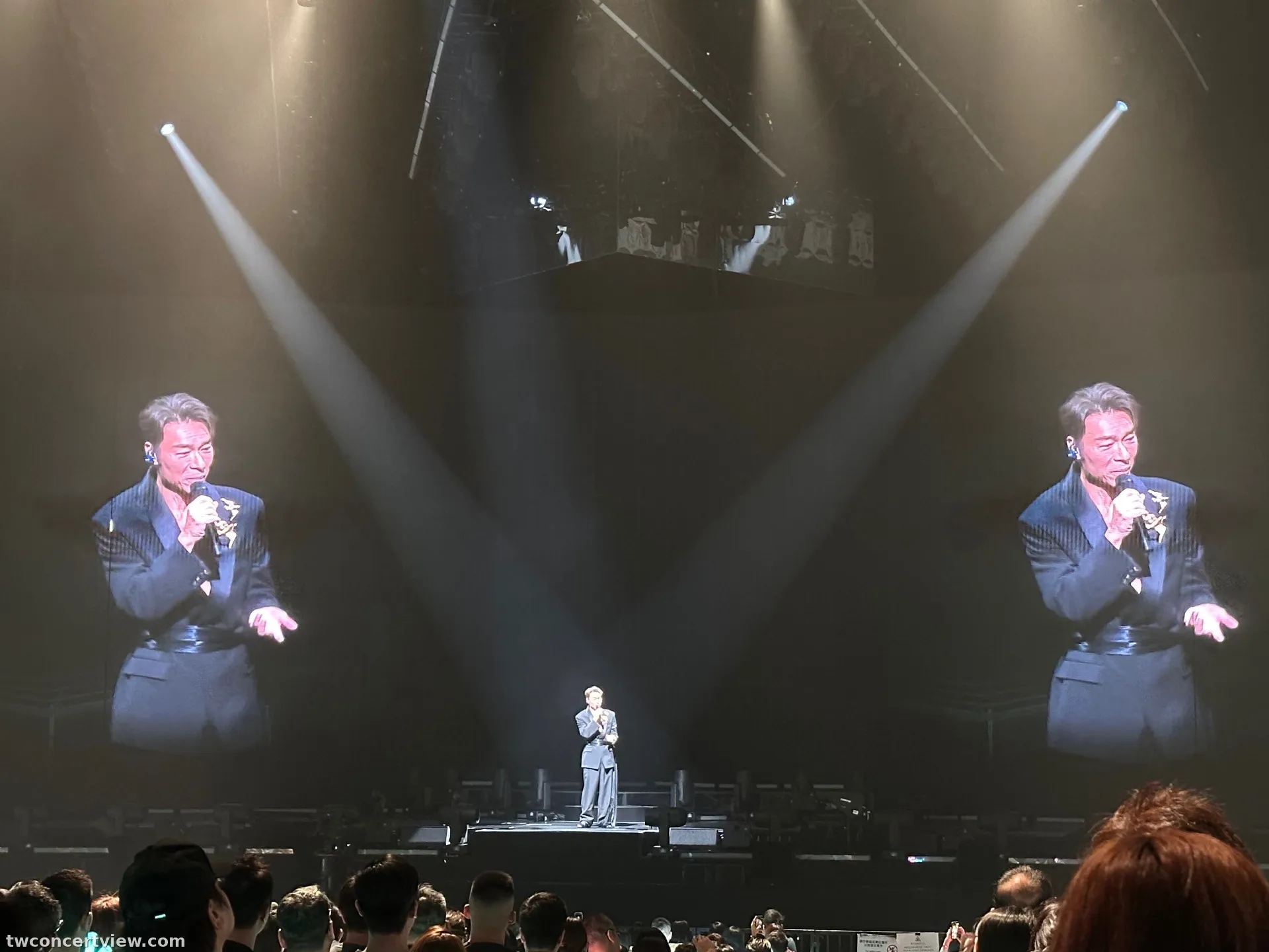 香港體育館 (紅館) 43段＋44段 5排90號 視野照片 - 許志安 On Stage 演唱會2026