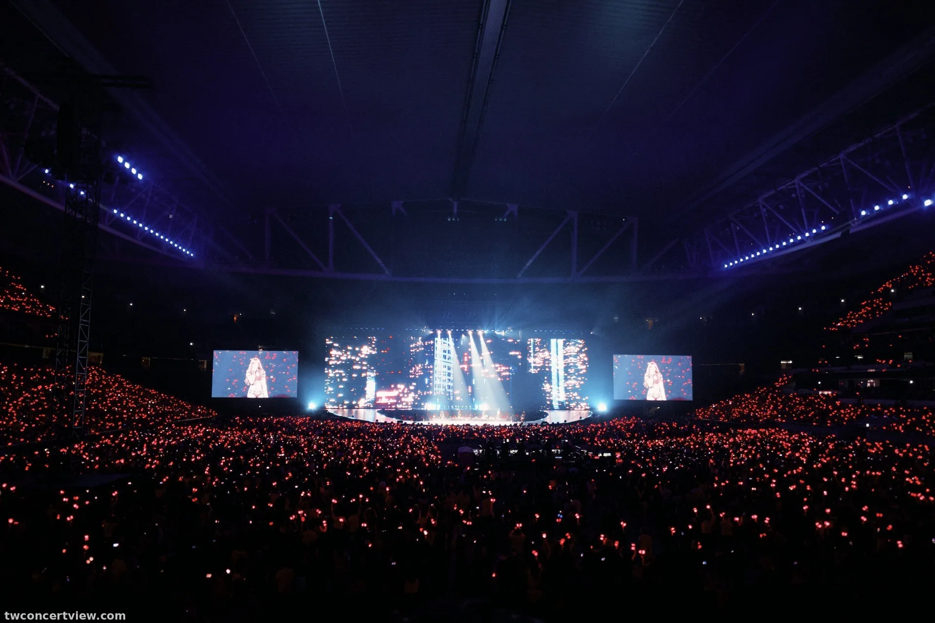 香港啟德主場館 (Kai Tak Main Stadium) 219區・L2 V排453號 視野照片 - BLACKPINK DEADLINE